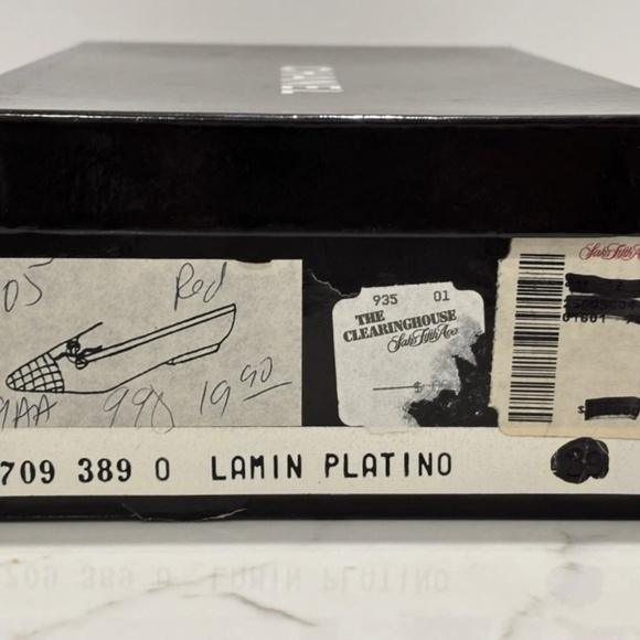 Authentic CHANEL Beige & Black Quilted Cap Toe Ballet Flats w/ Oval Accent Size - Picture 8 of 8